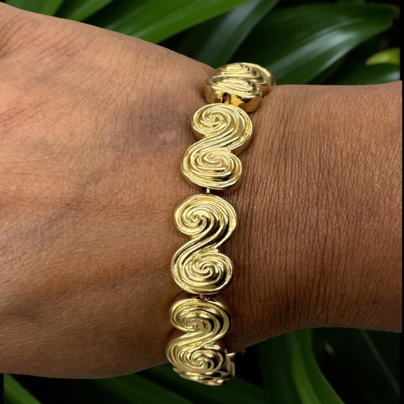 Rare, Authentic 18k Gold Tiffany & Co. Bracelet - Picture 4 of 17